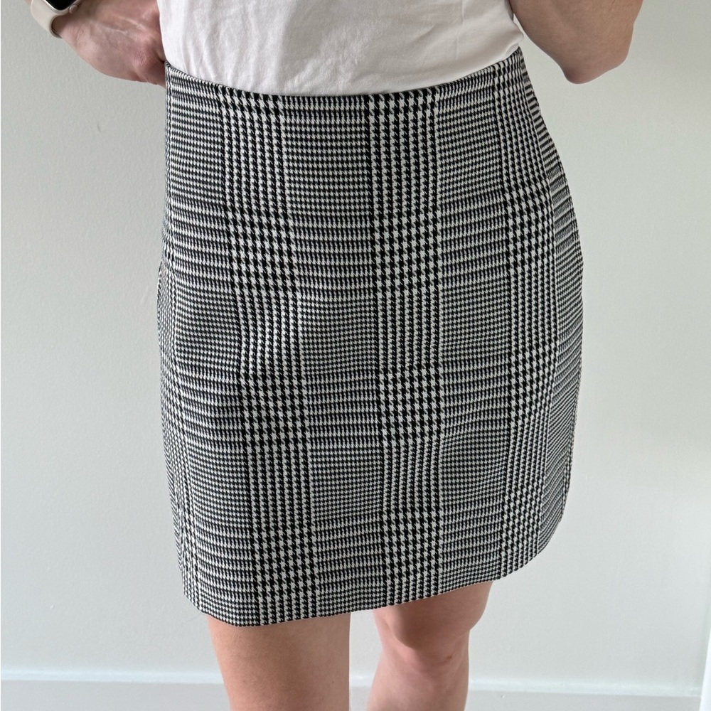 Banana Republic Black and White Mini Skirt